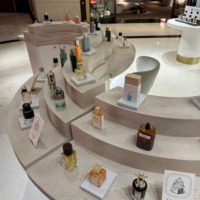 Retail Infinito — Isla de perfumería premium - Imagen 6
