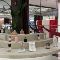 Retail Infinito — Isla de perfumería premium - Imagen 7