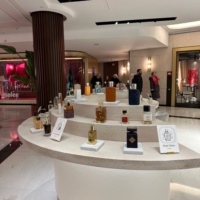 Retail Infinito — Isla de perfumería premium - Imagen 8